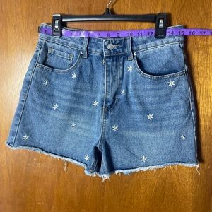 Cali 1850 Daisy Embroidered Jean Shorts (sz 11)